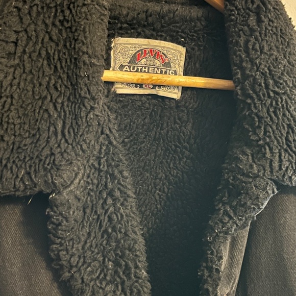 Vintage Levi’s Sherpa denim jacket - Picture 6 of 7